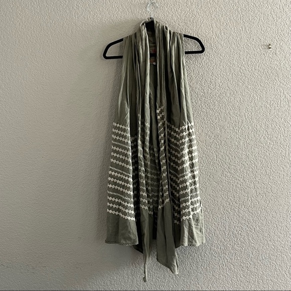 Johnny Was Sleeveless Duster olive green w/ ivory embroidery SZ small